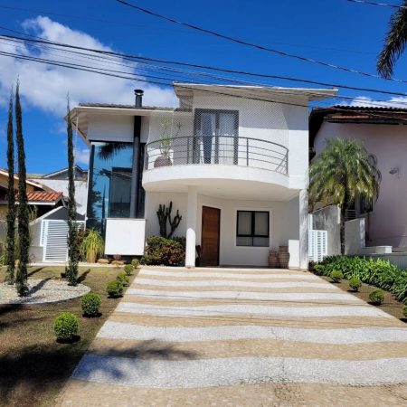 99fde581-8761-43c4-8811-76affefdf531